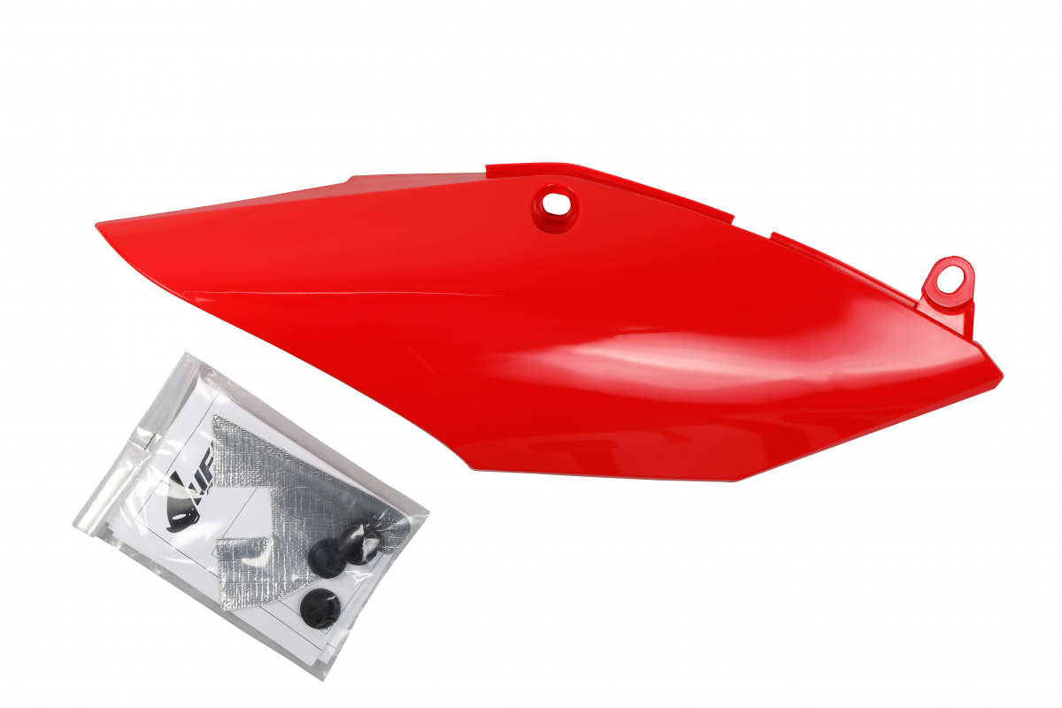 Side panels - red 070 - Honda - REPLICA PLASTICS - HO04693-070 - UFO Plast